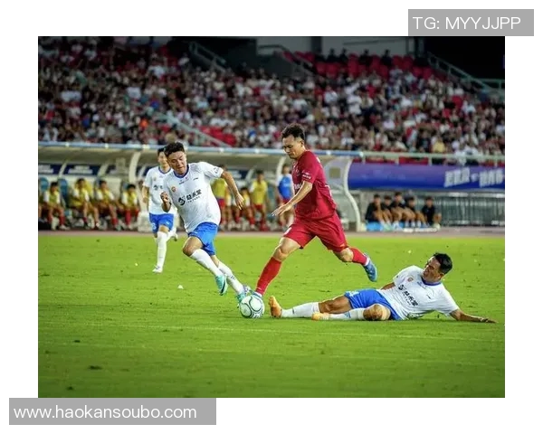 足球明星比赛意外露鸟引发热议球迷反应各异引关注 足球明星比赛意外露鸟引发热议球迷反应各异引关注